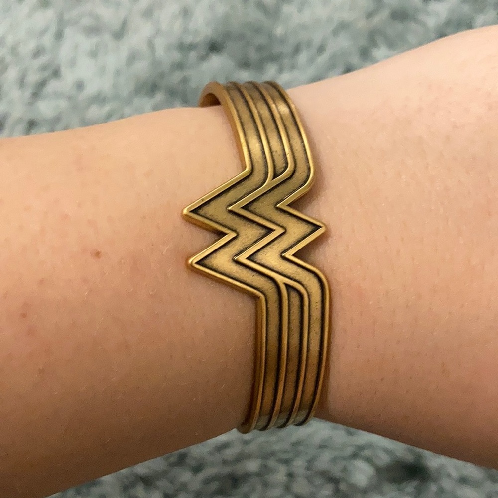 LIMITED EDITION WONDER WOMAN ALEX AND ANI